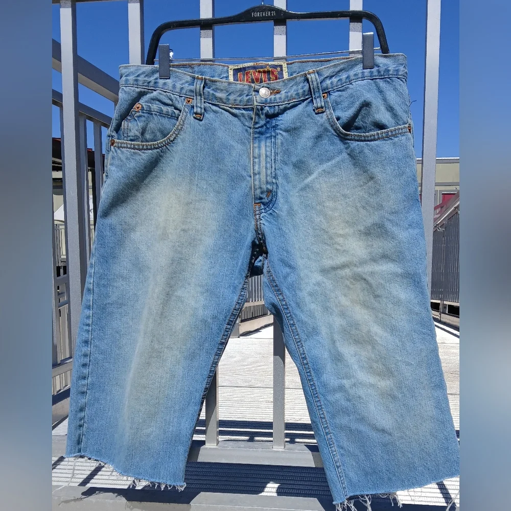 Levis light distress