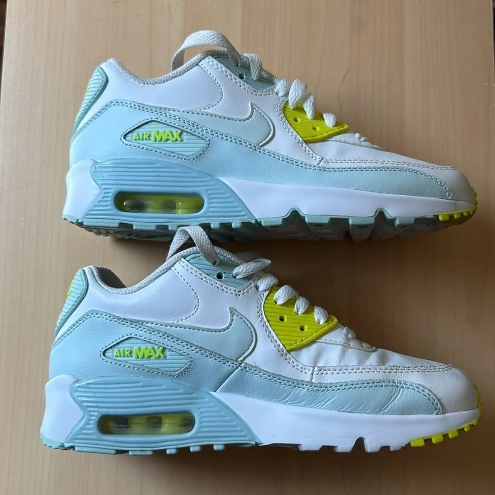 NIKE AIR MAX 90 Pastel size 6 youth